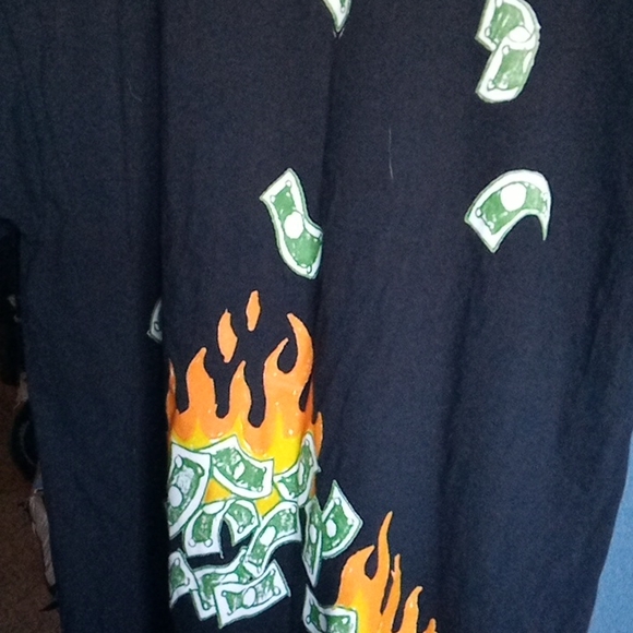 Tee shirt with hustle design - Picture 2 of 3